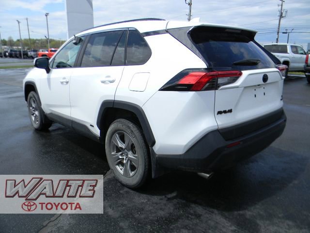 Used 2024 Toyota RAV4 LE AWD/4WD image 4