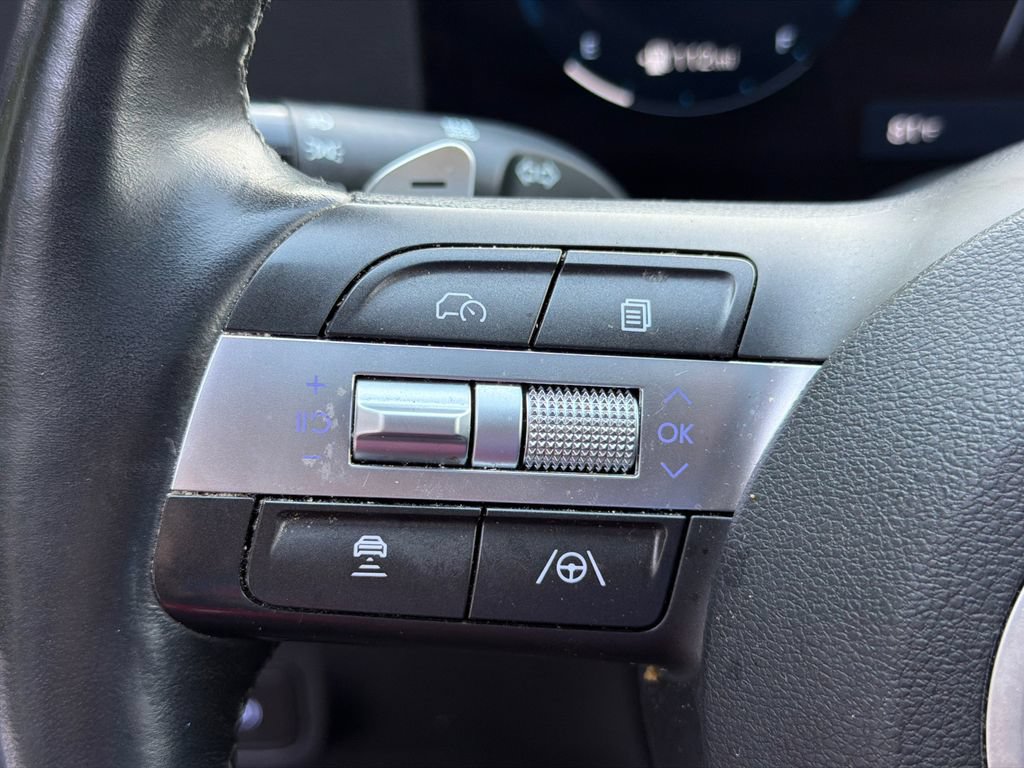 Used 2024 Hyundai Kona Limited FWD image 25