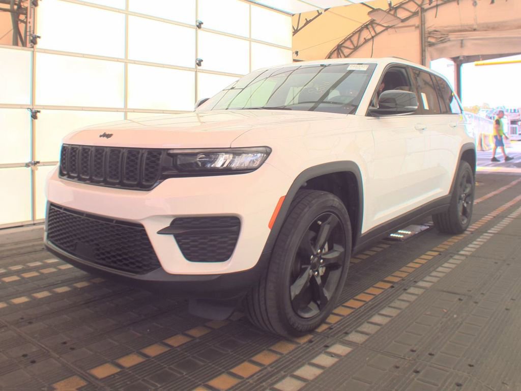 Used 2024 Jeep Grand Cherokee Altitude AWD/4WD image 1