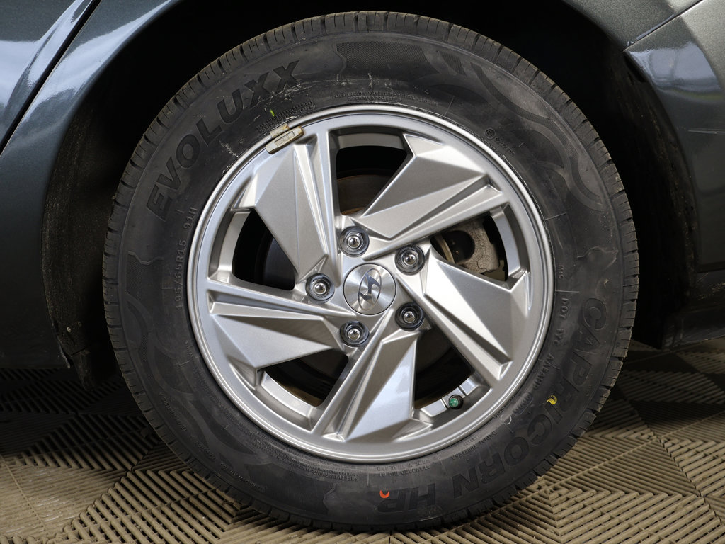 Used 2024 Hyundai Elantra SE FWD image 18