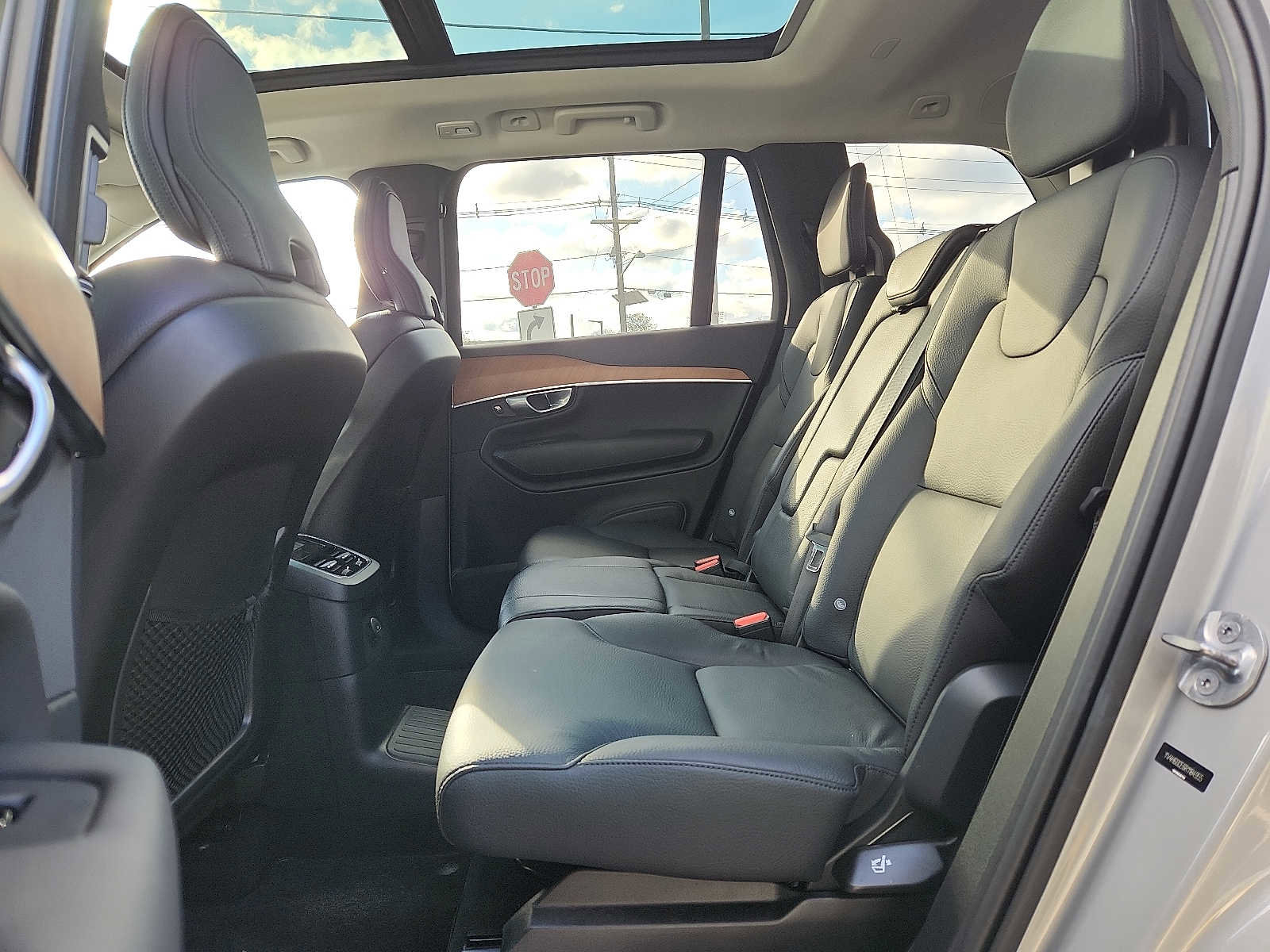 Certified 2024 Volvo XC90 T8 Plus image 10