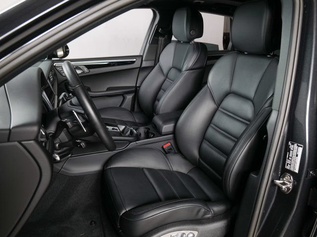 Certified 2026 Porsche Macan AWD/4WD image 5
