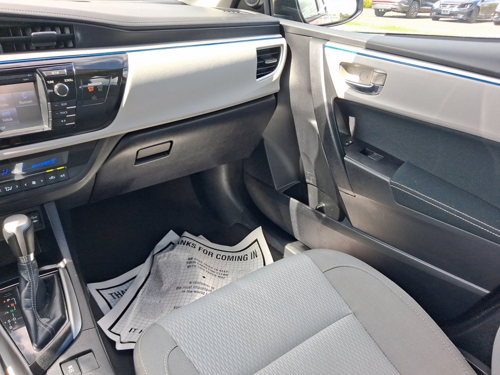 Used 2016 Toyota Corolla LE FWD image 11