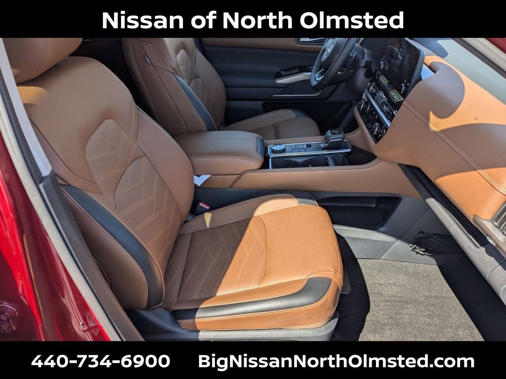 Certified 2024 Nissan Pathfinder Platinum w/ Black Appearance Package image 28