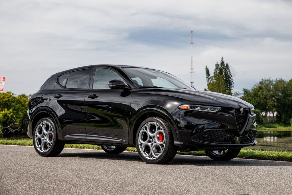 New 2025 Alfa Romeo Tonale w/ Premium Package image 3