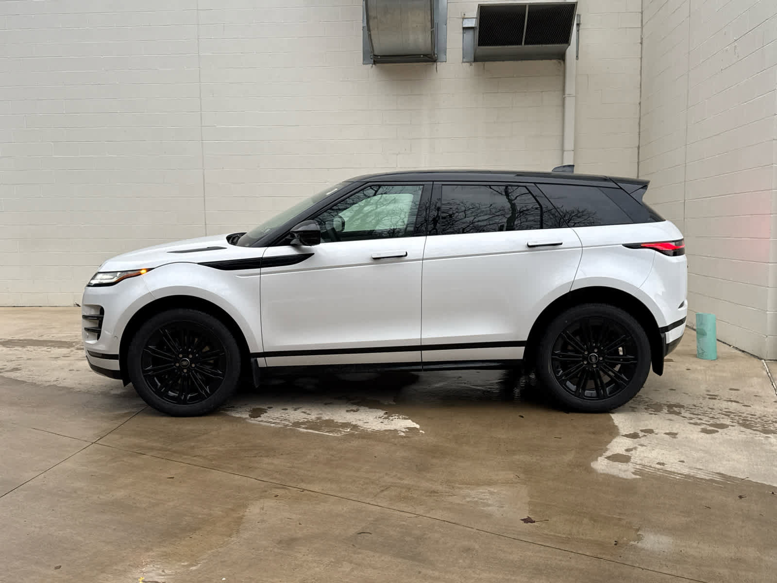 New 2026 Land Rover Range Rover Evoque Dynamic SE image 5