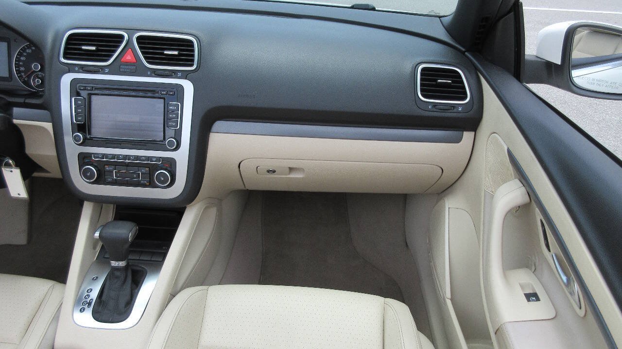 Used 2011 Volkswagen Eos Komfort FWD image 29