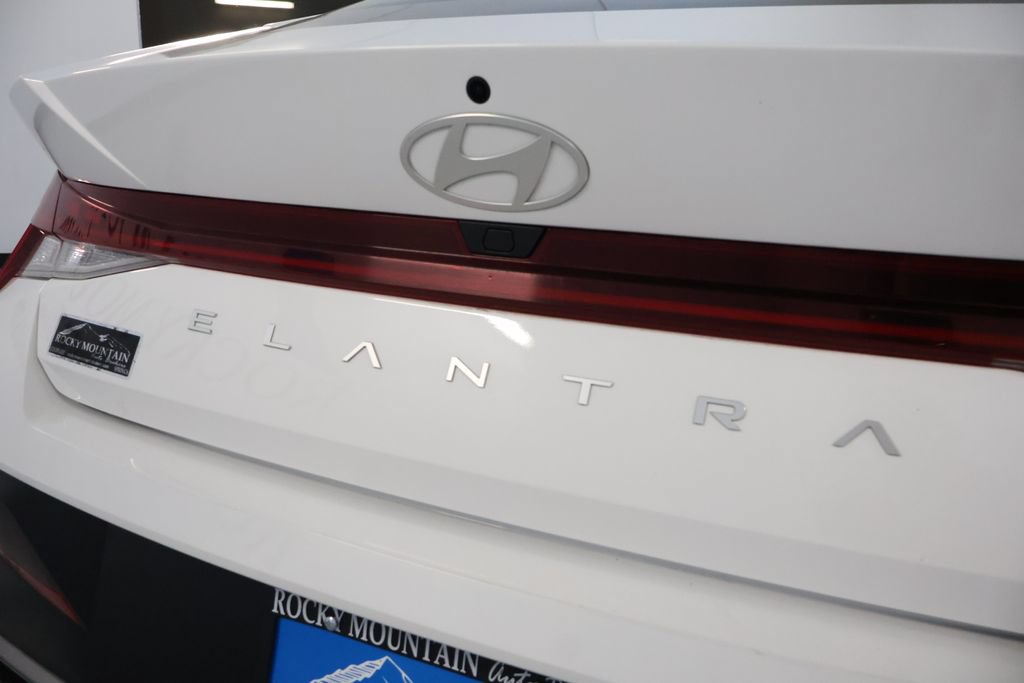 Used 2025 Hyundai Elantra SEL FWD image 9