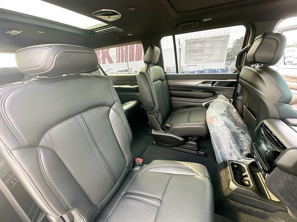 New 2026 Jeep Grand Wagoneer L 4WD w/ Premium Group I image 34