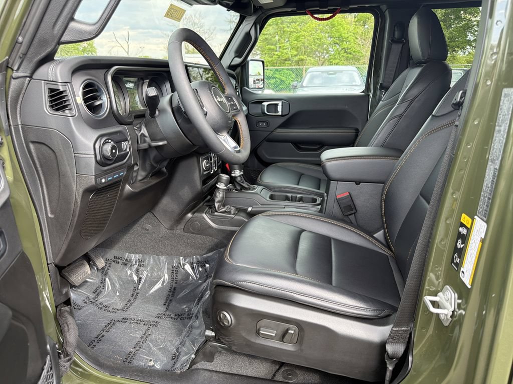 Used 2024 Jeep Wrangler Unlimited Sahara w/ Safety Group AWD/4WD image 12