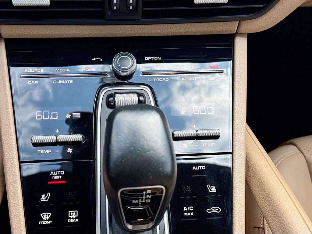 Used 2019 Porsche Cayenne Base image 17