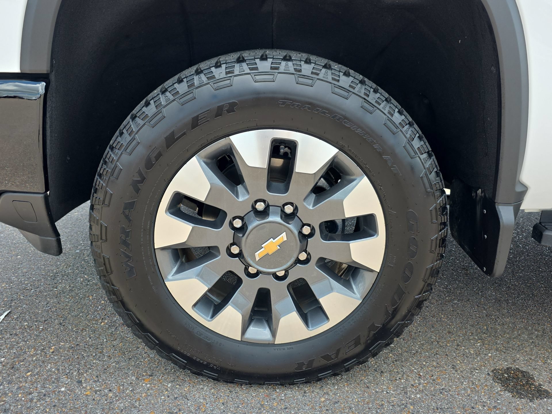 Used 2024 Chevrolet Silverado 2500 Custom w/ Custom Convenience Package AWD/4WD image 9