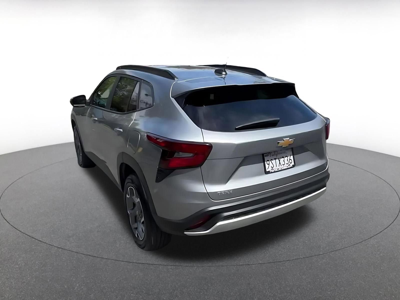 Used 2025 Chevrolet Trax LT w/ LT Convenience Package image 11