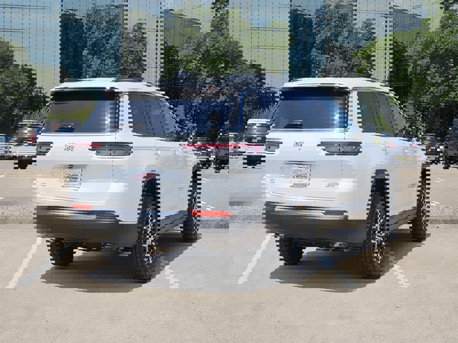 New 2025 Jeep Grand Cherokee L Limited w/ Trailer Tow Package image 4