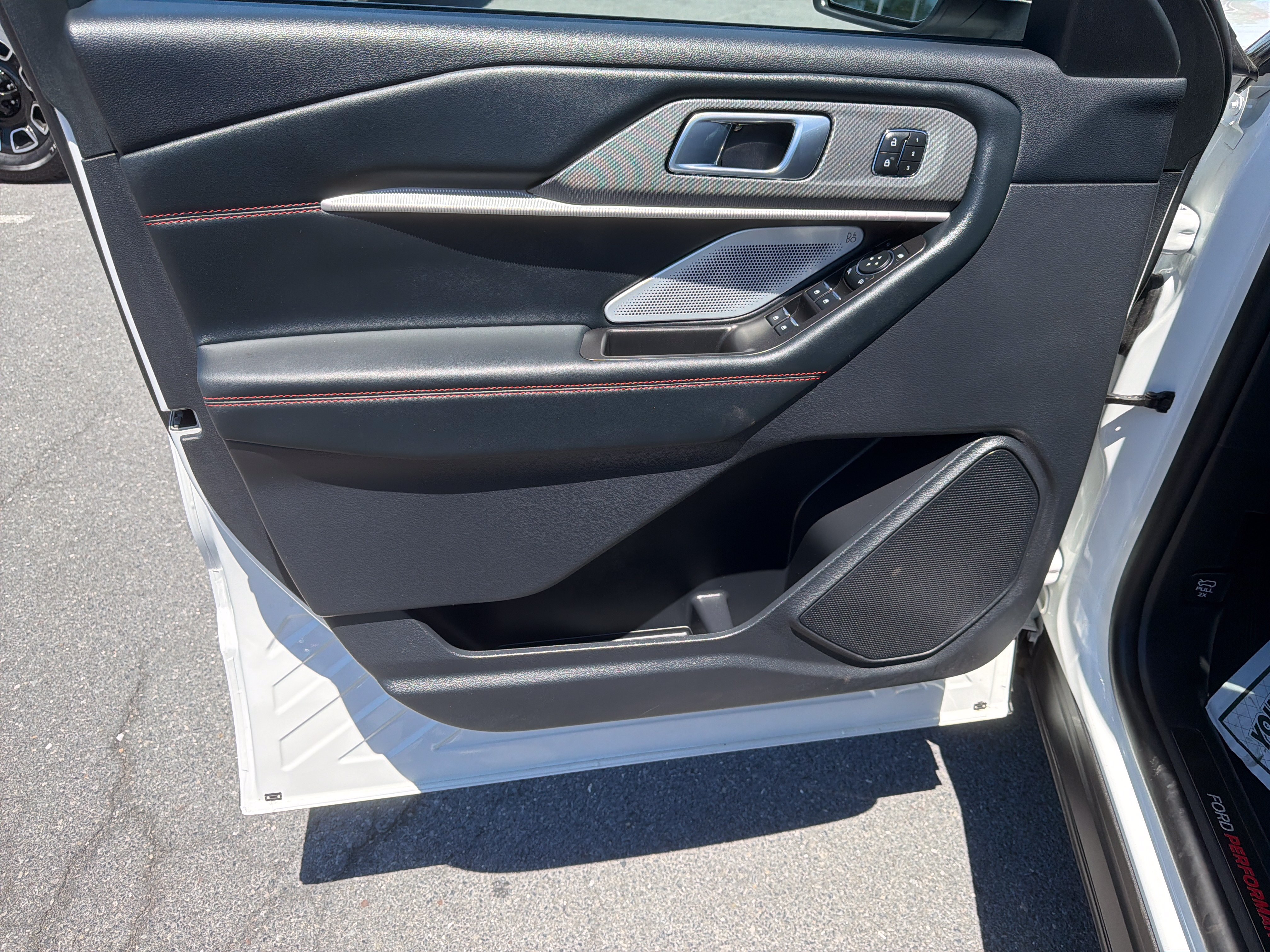 Used 2025 Ford Explorer ST AWD/4WD image 16