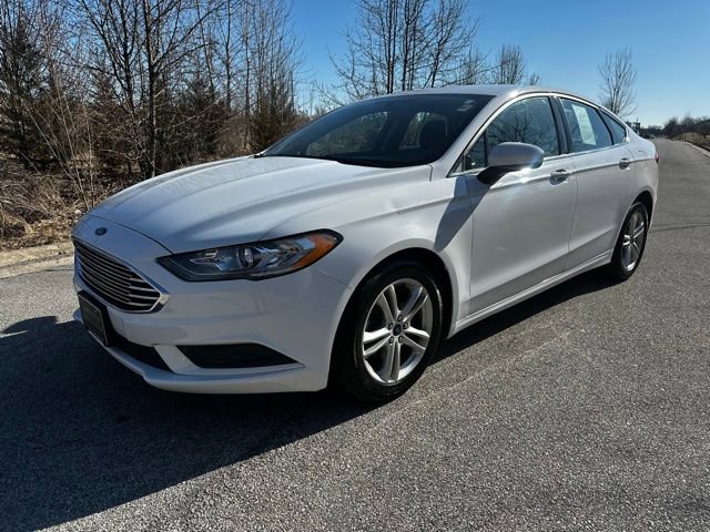 Used 2018 Ford Fusion SE image 1