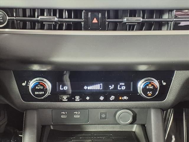 Used 2025 Mitsubishi Outlander SE image 18