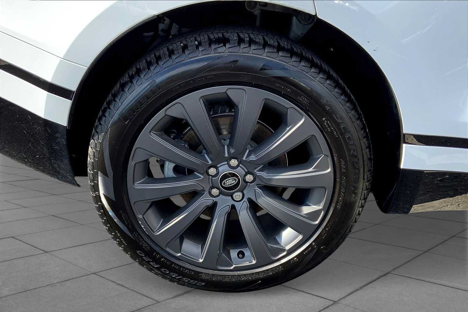 Certified 2022 Land Rover Range Rover Velar R-Dynamic S AWD/4WD image 11