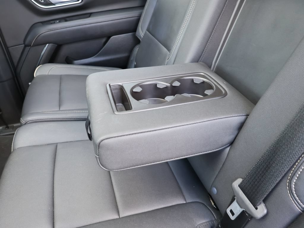 Used 2023 GMC Yukon XL SLT w/ SLT Luxury Package AWD/4WD image 28