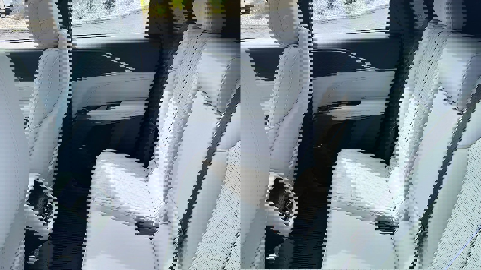 Used 2024 Cadillac Lyriq Sport image 24