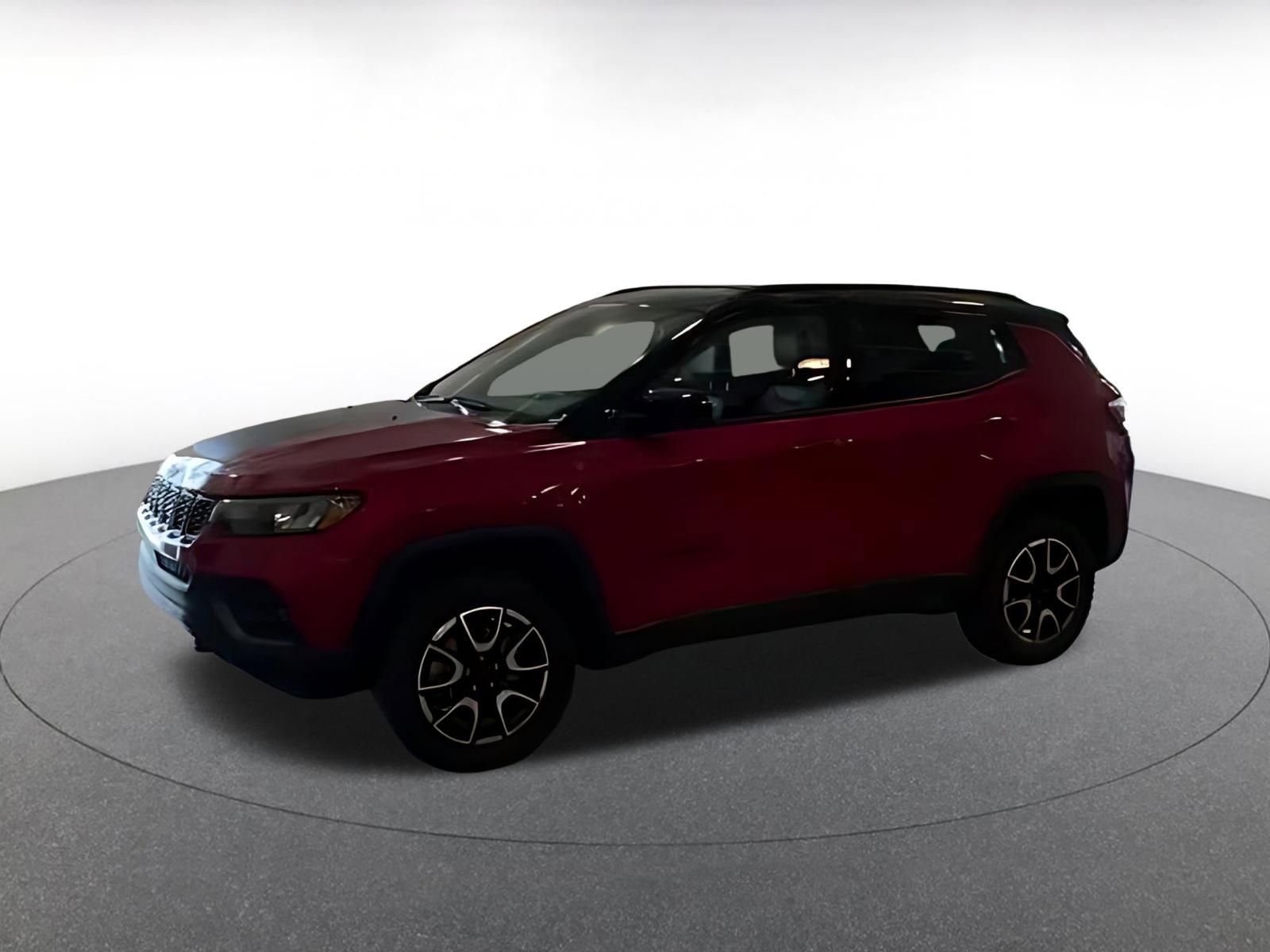 Used 2025 Jeep Compass Trailhawk AWD/4WD image 15