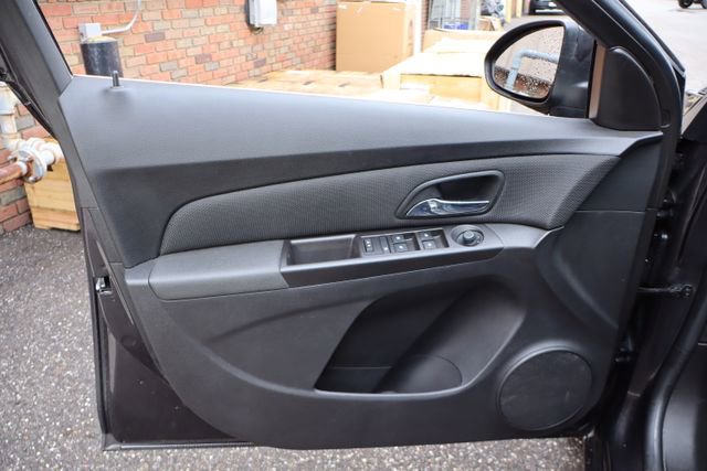 Used 2015 Chevrolet Cruze LT image 6