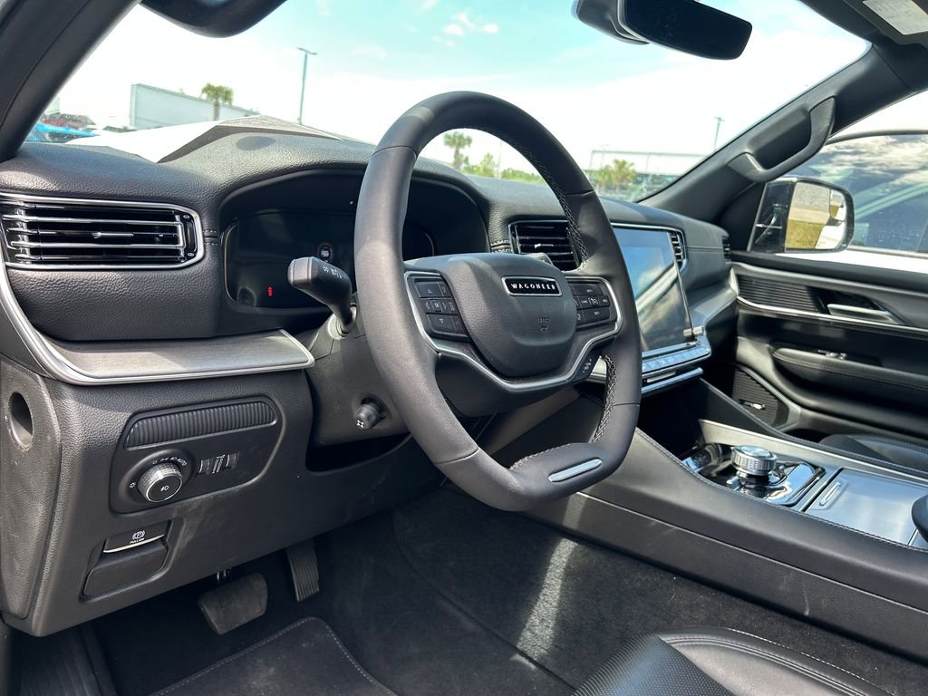 Used 2025 Jeep Wagoneer 4WD image 10
