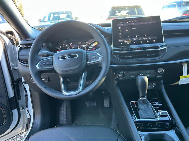 New 2026 Jeep Compass Latitude image 11