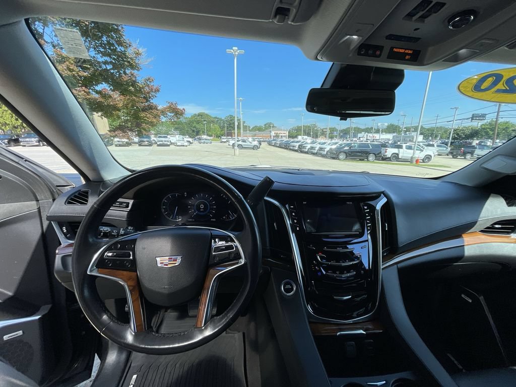 Used 2020 Cadillac Escalade ESV Luxury AWD/4WD image 10