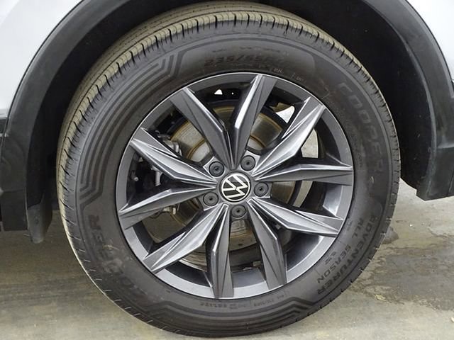 Used 2024 Volkswagen Tiguan SE image 40