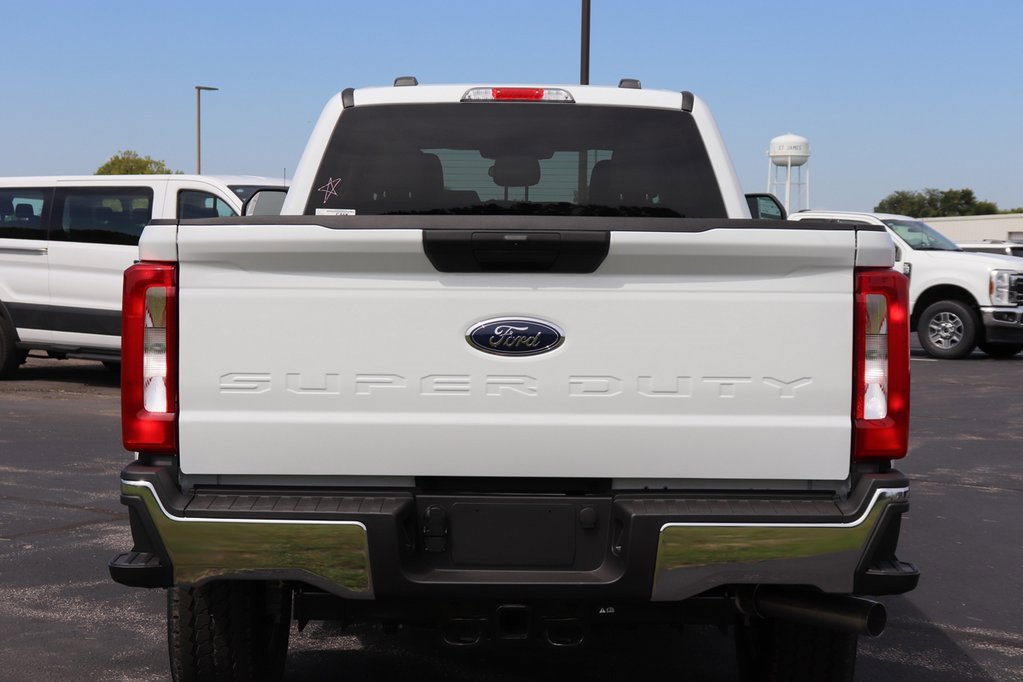 New 2026 Ford F350 4x4 Crew Cab Super Duty image 14