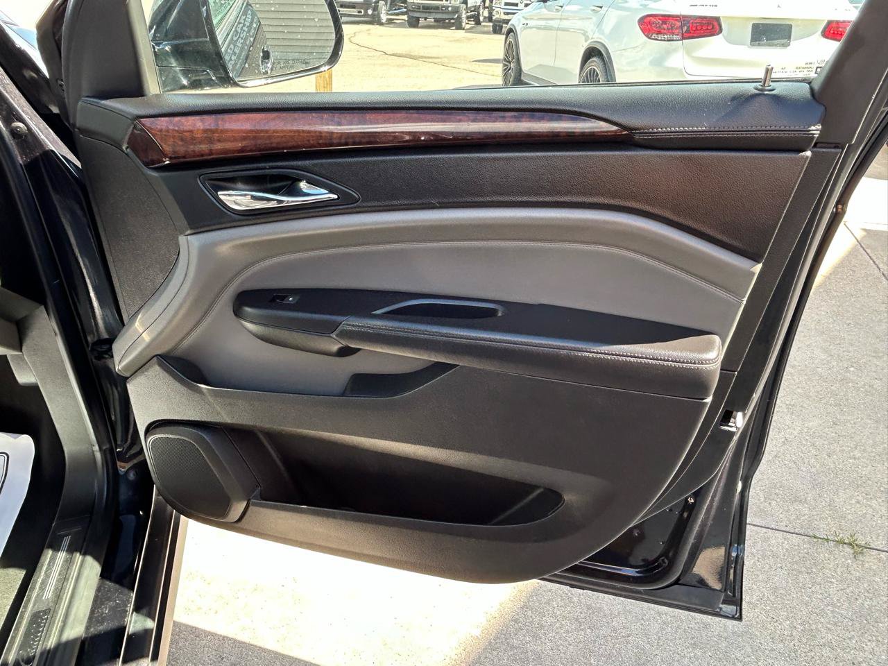 Used 2011 Cadillac SRX Premium AWD/4WD image 17
