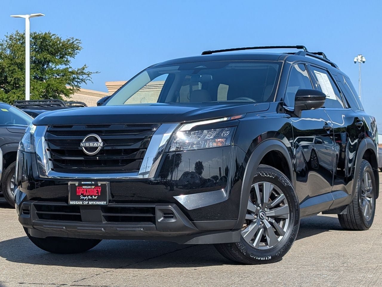 Used 2023 Nissan Pathfinder SV FWD image 2