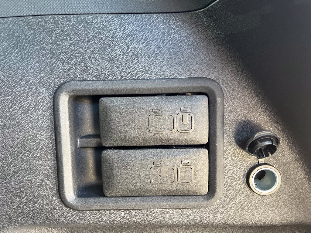 Used 2022 Chevrolet Equinox LT FWD image 12