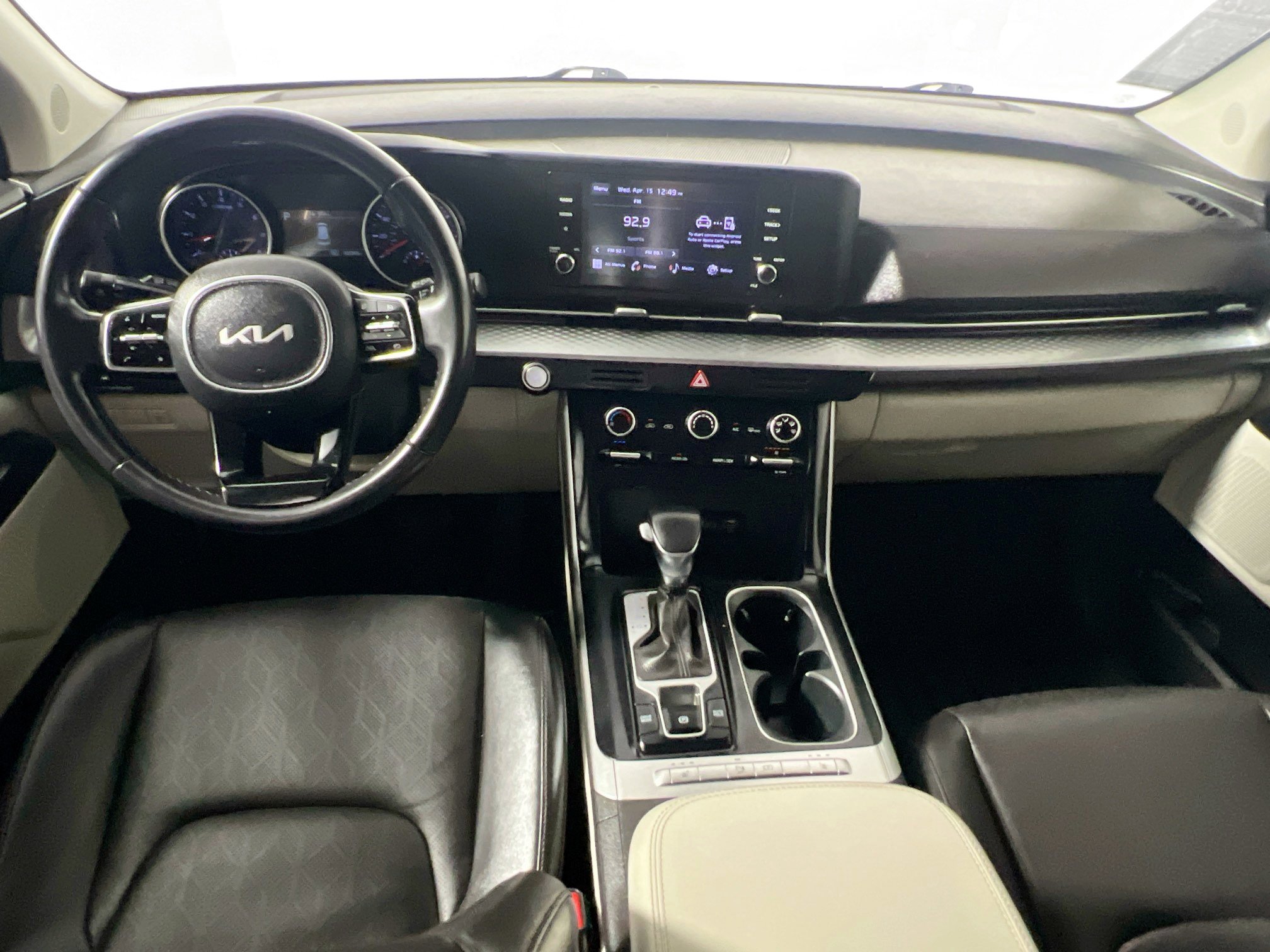 Used 2023 Kia Carnival LX image 30