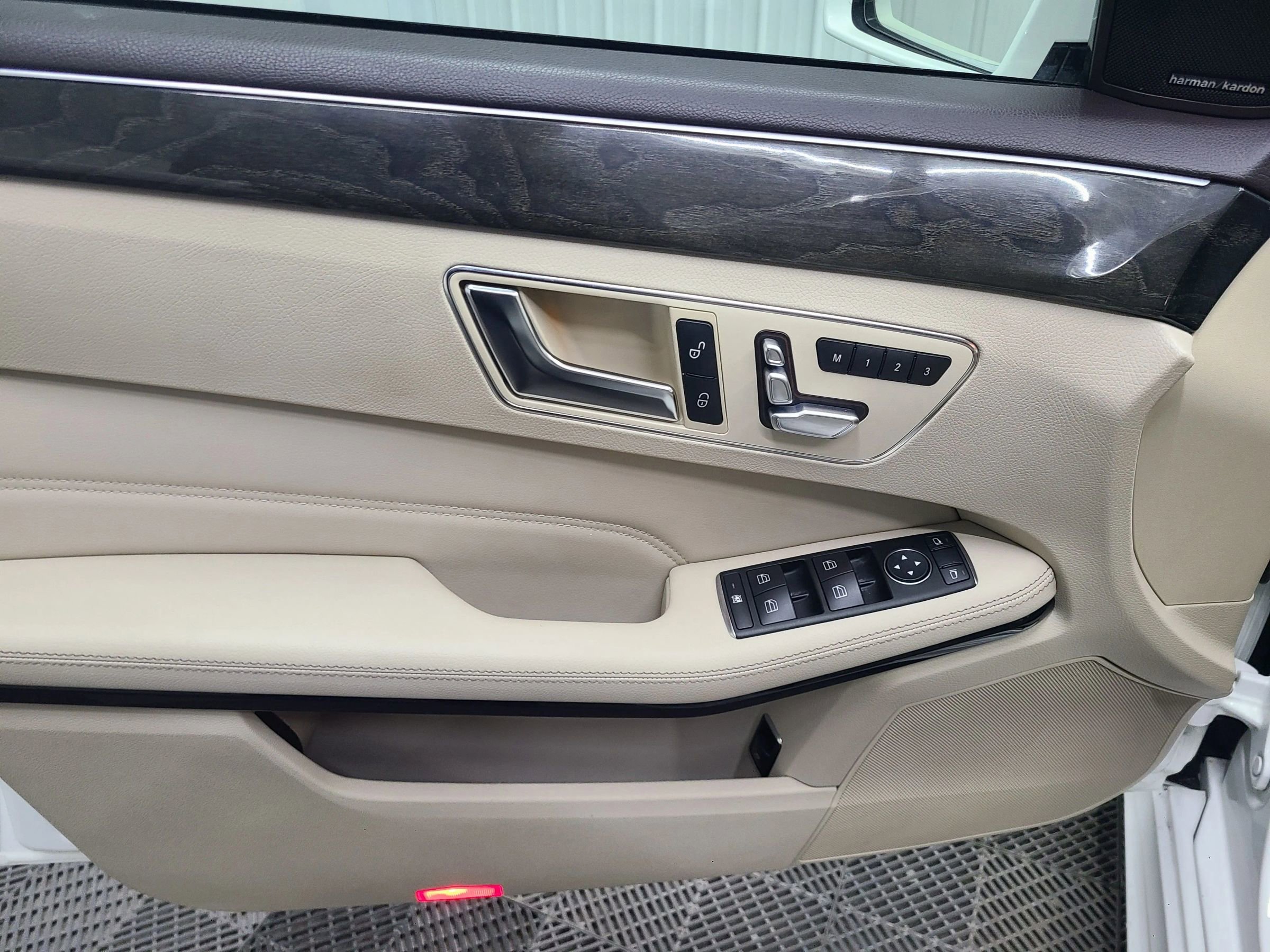 Used 2014 Mercedes-Benz E 350 Sedan image 21