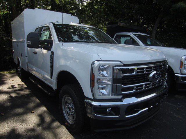 New 2025 Ford F350 XL w/ XL Chrome Package image 3