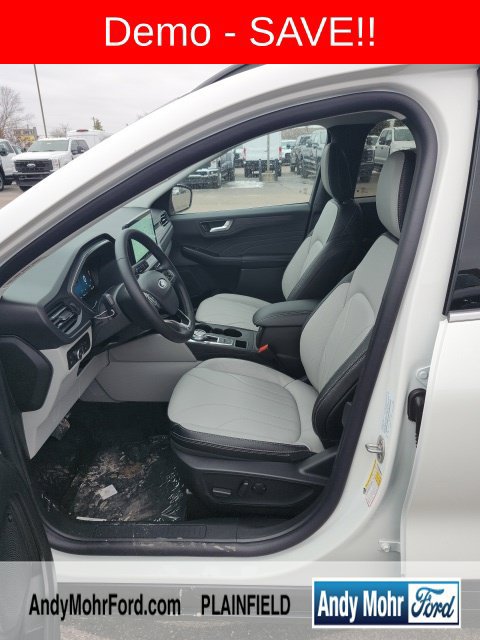 New 2025 Ford Escape SE w/ PHEV Premium Package FWD image 13
