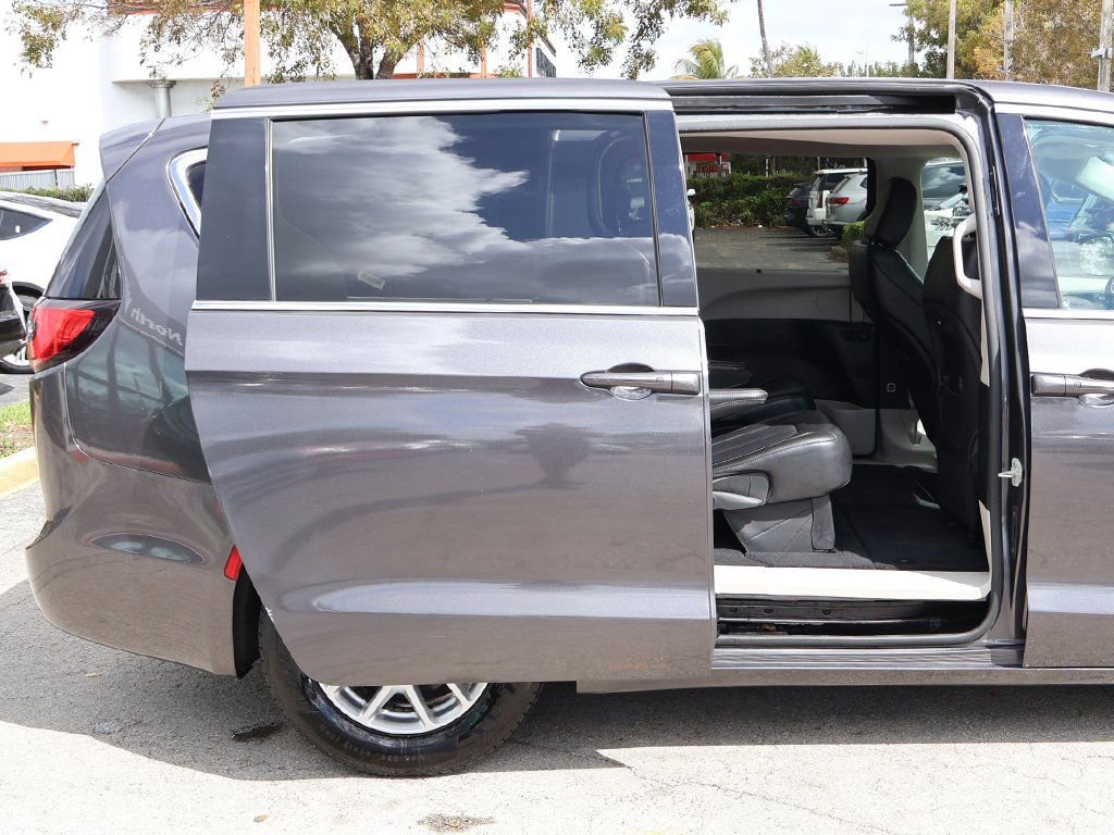 Used 2023 Chrysler Pacifica Touring-L FWD image 26