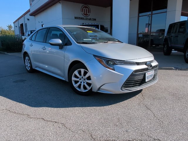 Used 2025 Toyota Corolla LE FWD image 3