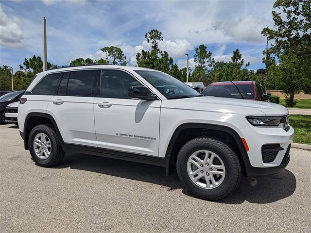 New 2025 Jeep Grand Cherokee Laredo w/ MOPAR Finishing Package