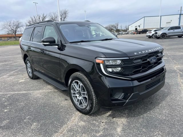 Used 2025 Ford Expedition Active AWD/4WD image 3