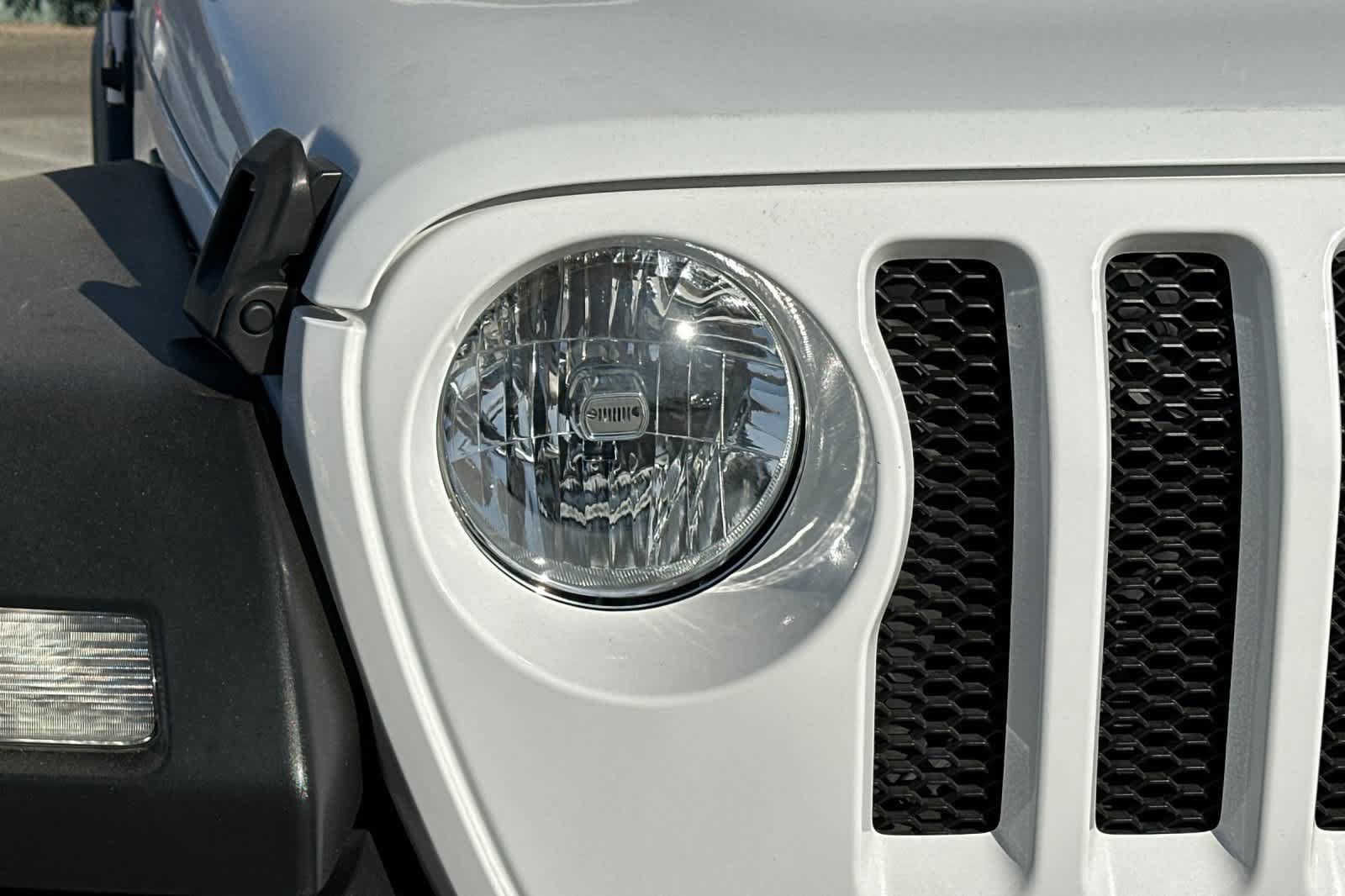 Used 2023 Jeep Wrangler Sport AWD/4WD image 30