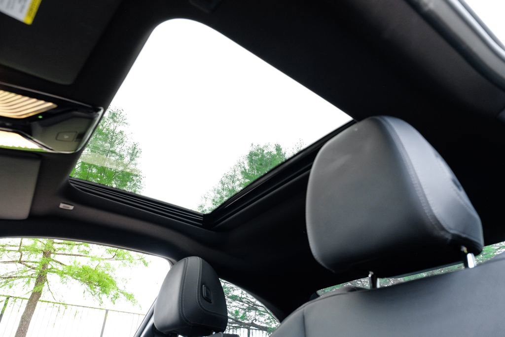 Used 2025 BMW M240i Coupe w/ Premium Package RWD image 7