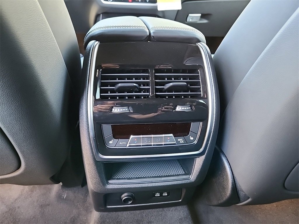 New 2025 BMW X7 M60i image 19