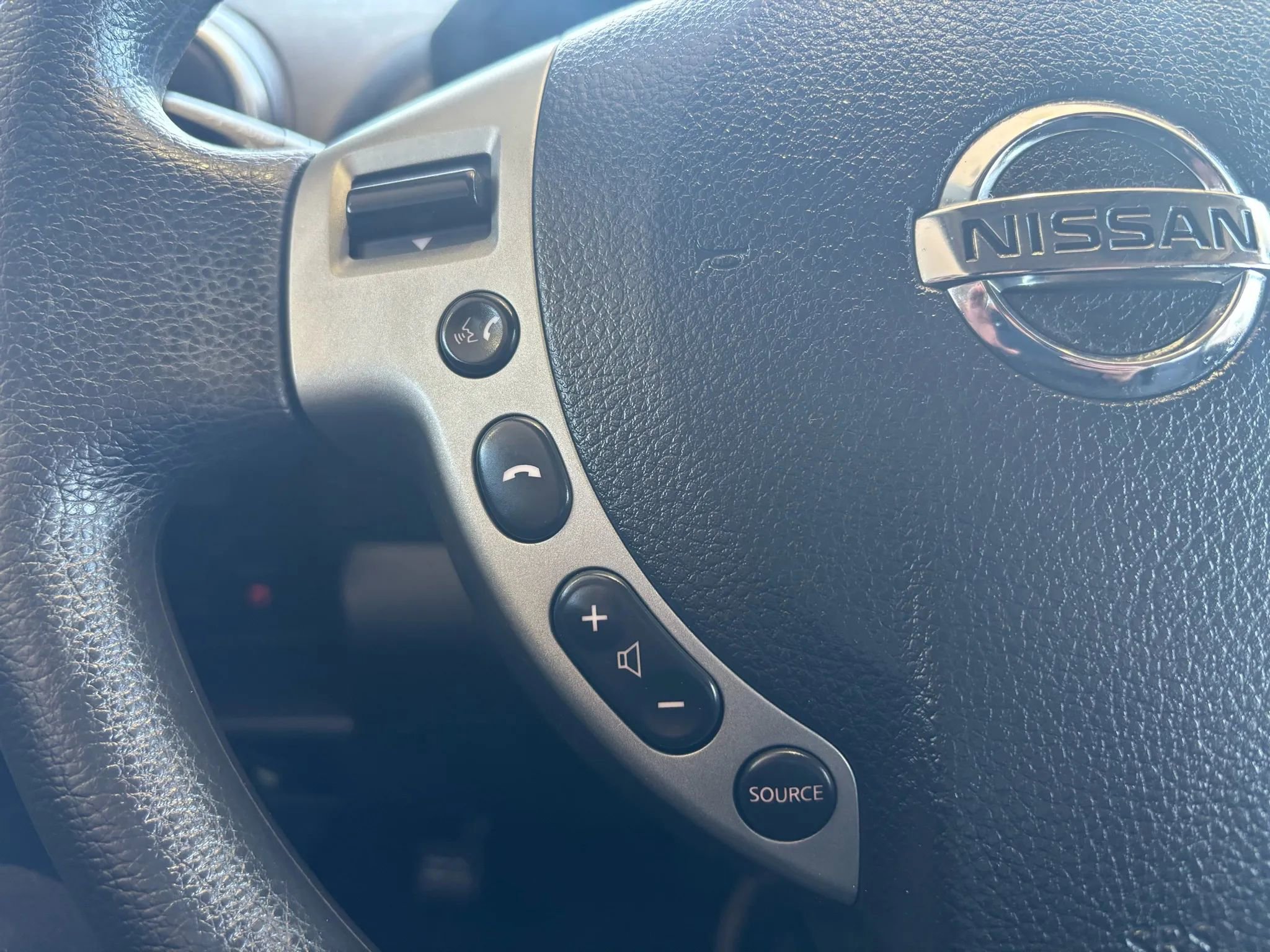 Used 2012 Nissan Rogue SV w/ Premium Pkg image 13