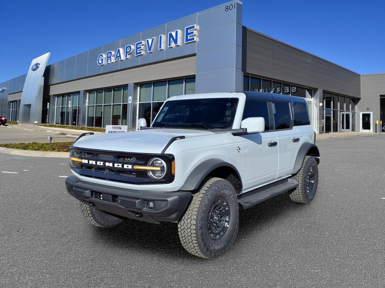 New 2026 Ford Bronco Outer Banks w/ Sasquatch Package AWD/4WD image 1
