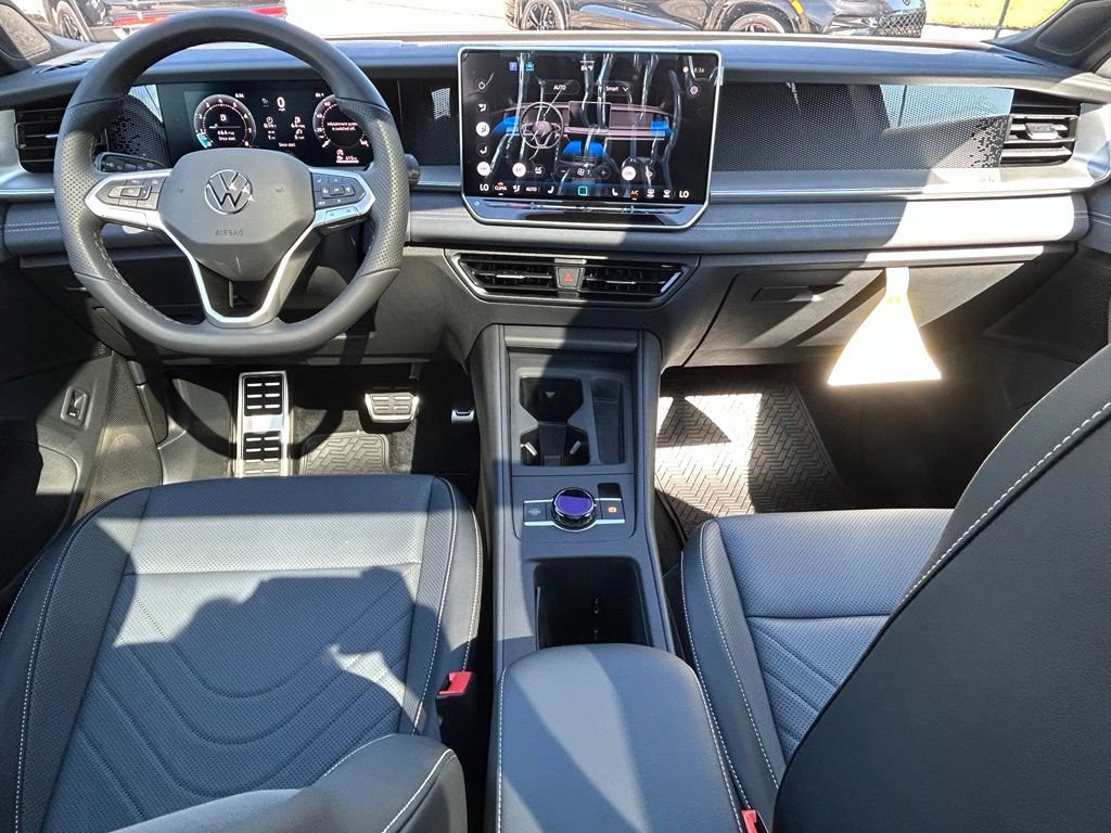 New 2026 Volkswagen Tiguan SE R-Line FWD image 10
