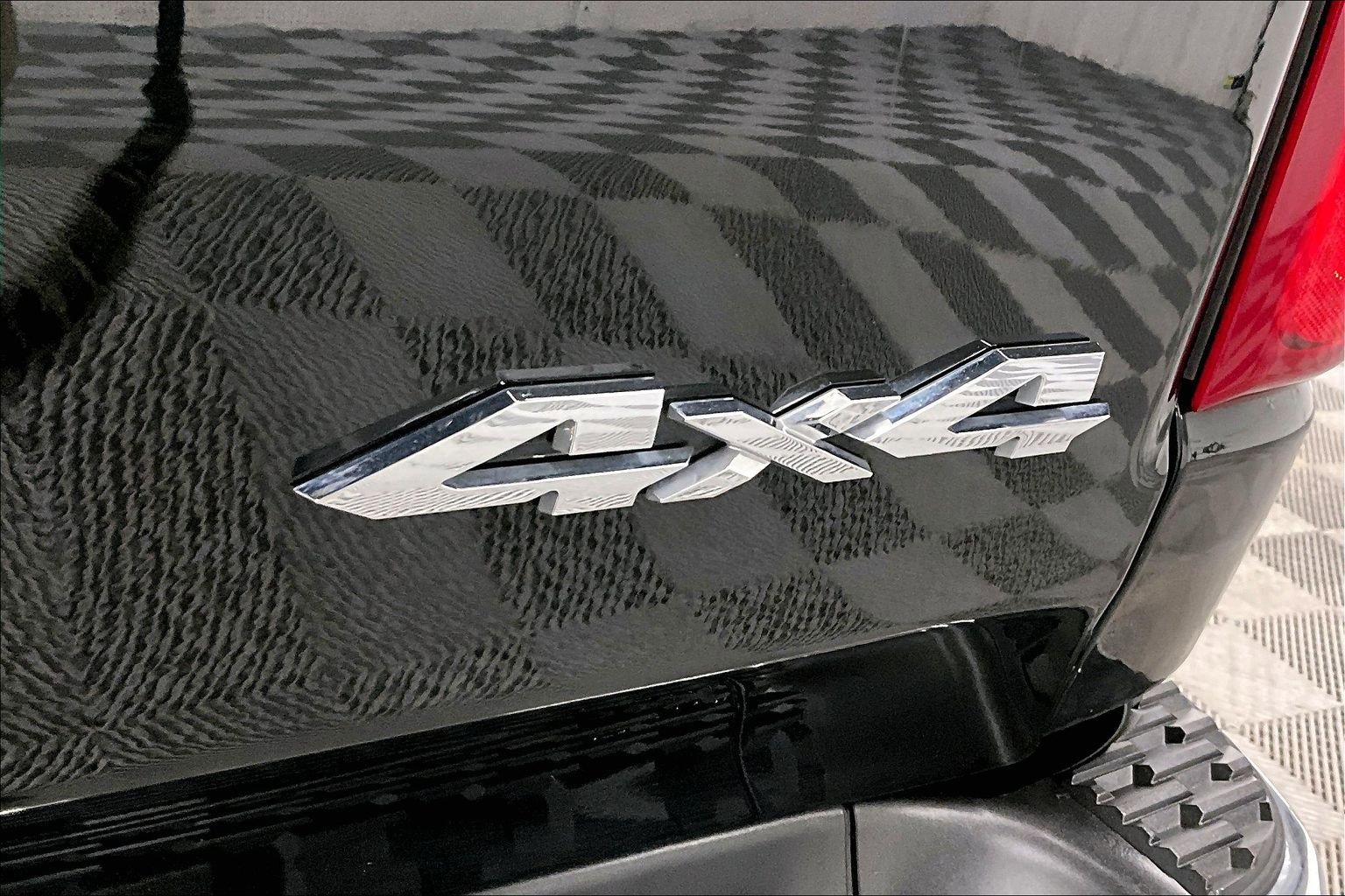 Used 2025 RAM 1500 Laramie AWD/4WD image 9