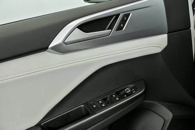 Certified 2025 Volkswagen Taos SE w/ Panoramic Sunroof Package AWD/4WD image 8